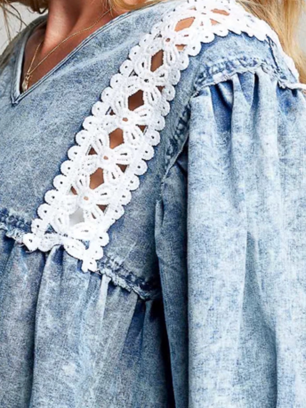 Women's Pol Blue Acid-Wash Lace Trim Peasant Top L - Picture 4 of 4